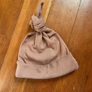 Kate Quinn organic cotton knot hat